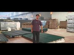 সবুজ চার-বাঁকের অ্যান্টি-ক্লাইম্ব বেড়াটা দেখতে খুবই সুন্দর