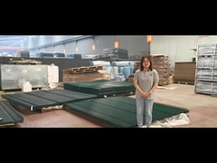 সবুজ পাউডার-লেপা অ্যান্টি-ক্লাইম্ব বেড়াটি এত মসৃণ