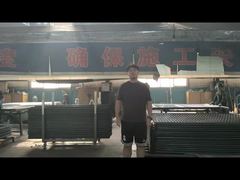 প্যালেট-এ ঢালাই করা তারের জাল বেড়া