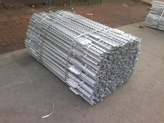 নির্মাণ অস্থায়ী বেড়া 2100mmx2400mm জন্য 600mm বেড়া স্টার পিকেট Y পোস্ট