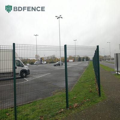 বাড়ি ও আউটডোর 3D বাঁকা ঢালাই তারের জাল গার্ডেন ফেন্স প্যানেল আলংকারিক আউটডোর বেড়া ট্রেলাইস ও গেটস